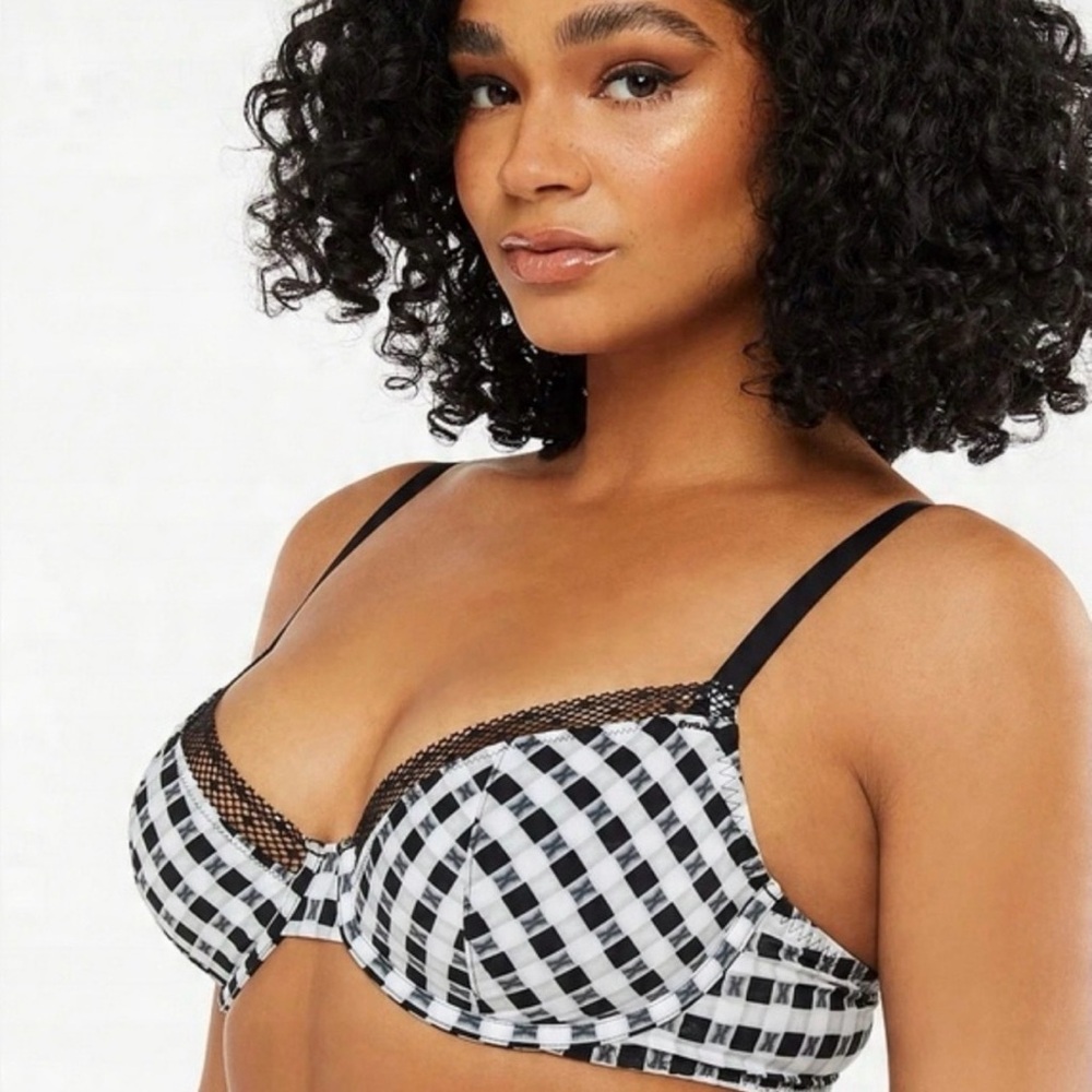 Rihanna’s Savage X Fenty Plaid Bra with Lace Trim NWT